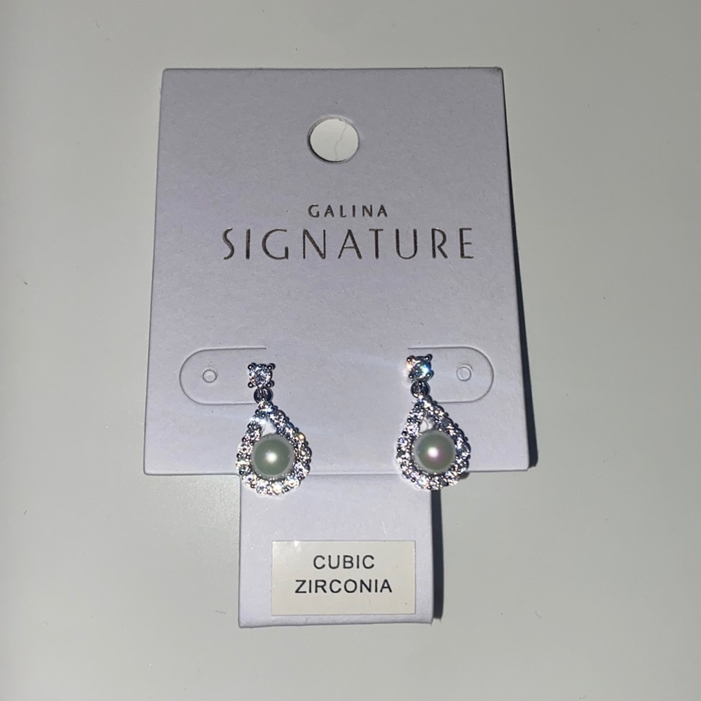 Beautiful cubic zirconia Pearl drop earrings